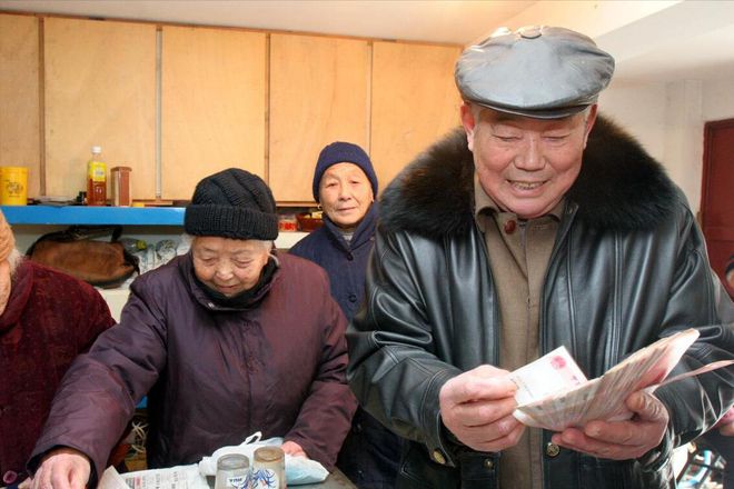庭真相：有退休金比有存款的老人子女更孝顺凯发k8国际首页登录发现一个很现实的家(图5)