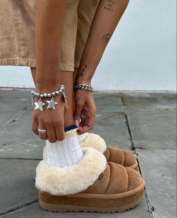 ”入侵社媒UGG成「最典单品」凯发·k8国际“白女松弛感审美(图3)