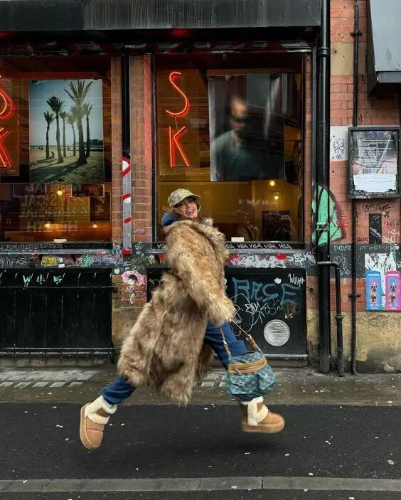 ”入侵社媒UGG成「最典单品」凯发·k8国际“白女松弛感审美(图6)